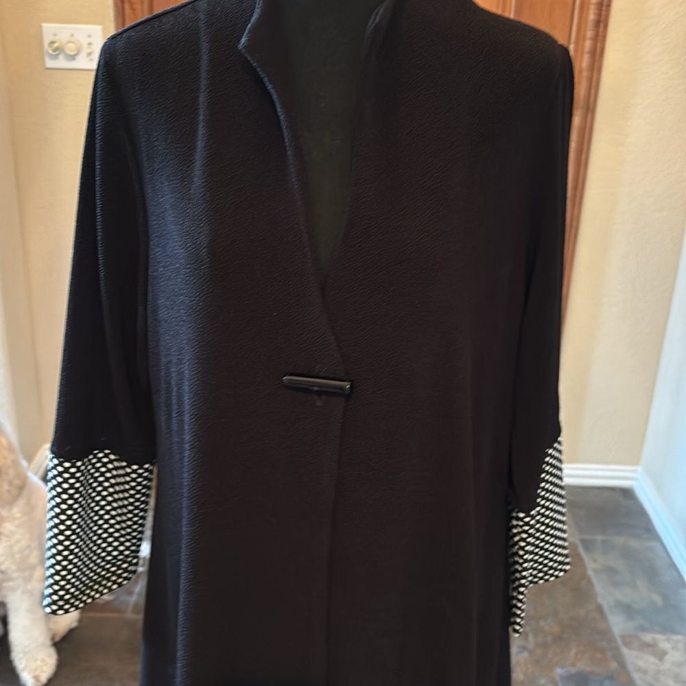 Incredible black & white high/low duster. Worn once so in “like new” condition. - Picture 2 of 6